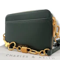 未使用級 CHARLES & KEITH ロック&キーチェーン ハンドルバッグ