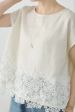 極美品BEARDSLEYビアズリー 裾花柄レース 麻ブラウスホワイトゆったり