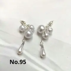 ハンドメイド♡揺れるホワイトパールドロップピアス結婚式、フォーマル