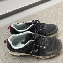 Skechers ブラック スニーカー　24.5cm