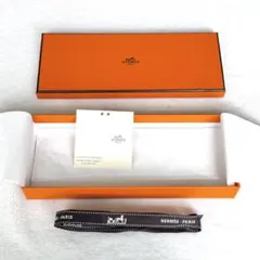 HERMES ギフトボックス オレンジ　リボンつき