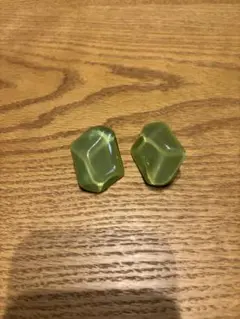 セット販売可！グリーンの不規則な形のピアス