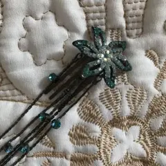 花型❤︎ストーン付きヘアピン