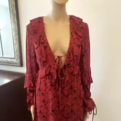 フラワープリント赤Vネックワンピース