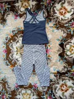 タンクトップとレギンスセット