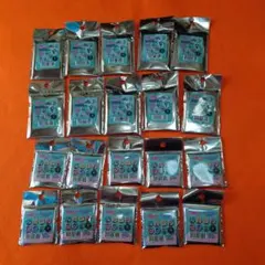 ②初音ミクトレーディングアクリルキーホルダー•トレーディング缶バッジ２０個セット