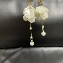 シェルとパールのロングピアス