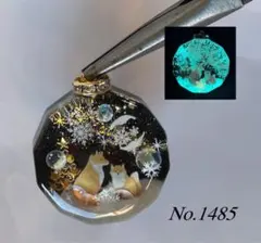 展示用/レジン/雪の銀河と親子キツネ　ツリー　蓄光　オルゴナイトネックレス