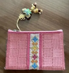 刺繍入りピンクコインケース チャーム付き