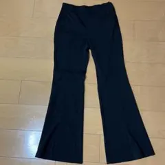 GU ブラック フレアパンツ スリット入り
