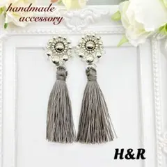 1035 ビーズ刺繍 シルバー グレー タッセル ハンドメイド ピアス ビジュー