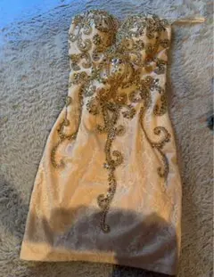 ビーズ刺繍ストラップレスドレス