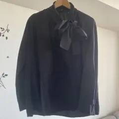 リボン付きブラック長袖シャツ XL ユニクロ　➕Ｊ