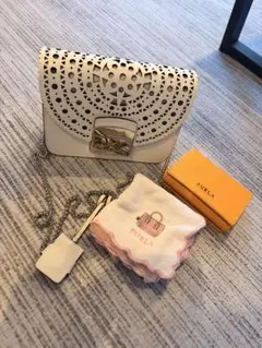 超美品‼️FURLA花柄レースバッグミニ - メルカリ