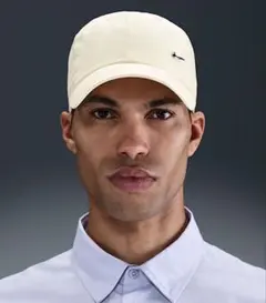 Nike メタルロゴキャップ クリーム色