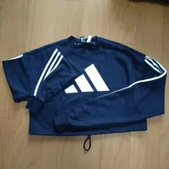 【美品】adidas クロップド丈 スウェット トレーナーのサムネイル