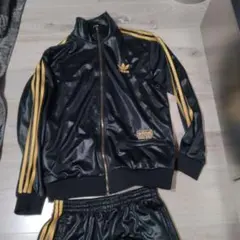 adidas コーティングジャージ上下セット 黒×金