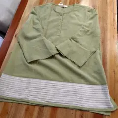 ゴールデンベア　裾ピンタックブラウスチュニックのサムネイル