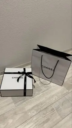 CHANEL ギフト箱 約20cm x20cm x 5cmリ ボン付