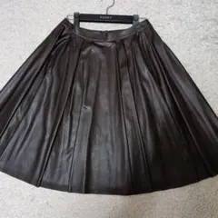 【FOXEY NEW YORK】タック入スカート ダークブラウン フェイクレザーのサムネイル