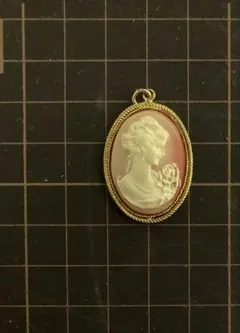 カメオ風オーバル型ペンダントトップ　約2.1cm×3cm ペンダントヘッドのみ
