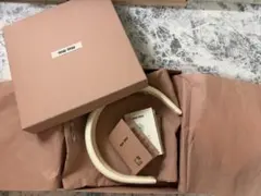 箱タグ付】MiuMiu カチューシャ アストラルブルー 金ロゴ シープレザー