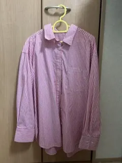 ピンクと白のストライプ長袖シャツ