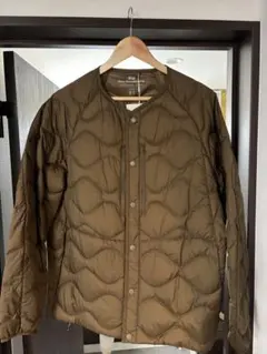 ユニクロ×ホワイトマウンテニアリング　ウルトラライトダウン　ダークブラウン