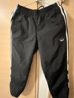 アディダス　ウィンドブレーカー