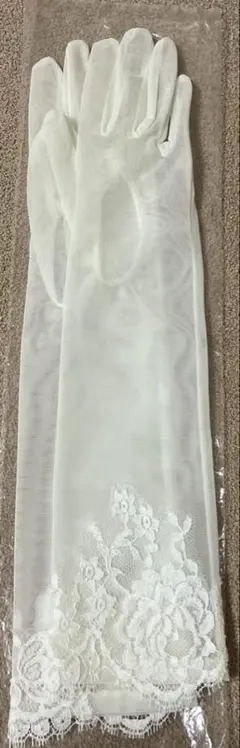 く*ま様 FOUR SIS & CO. ホワイト レース ウェディンググローブ