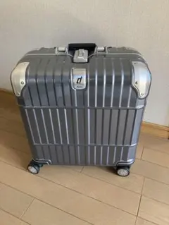 RIMOWA キャリーケース 廃盤カラー 修理ベース ケースつき - メルカリ
