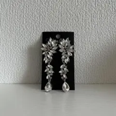 ピアス アクセサリーリーフ クリスタル付きロングピアス シルバー 銀色