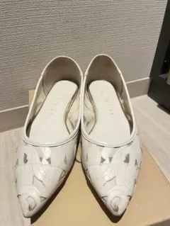 ルタロン　22.5cm ホワイト 花柄刺繍 ポインテッドトゥ フラットシューズ