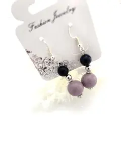 くすみピンク×天然石のドロップピアス