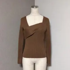 ビス 胸元 ツイスト リブ ニット ブラウンのサムネイル