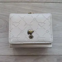 スヌーピー　エンボス加工　がま口ミニウォレット 三つ折り財布　☆新品☆
