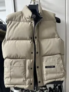 CANADA GOOSE ベージュ ダウンベスト　カナダグース
