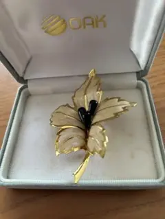 OAK 葉っぱデザイン ブローチ