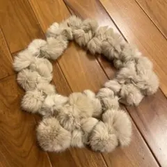 ベージュ ファーポンポンマフラー