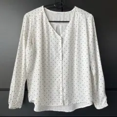 OPAQUE.CLIPホワイト×ブラックドット柄長袖Vネックブラウス
