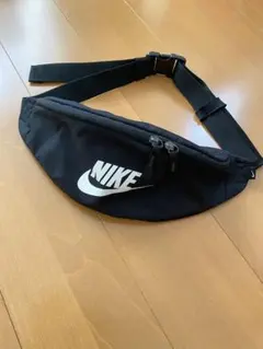 Nike ブラック ボディバッグ ショルダーバッグ