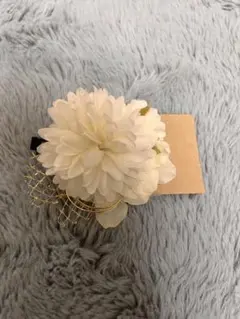 ホワイト花モチーフ髪飾り