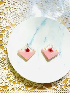 レジン　可愛い　キラキラ　ドライフラワー　グラデーション　ピンク　フェミニン