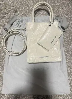 【新品未使用】CHARLES & KEITH ショルダーバッグ クリーム S