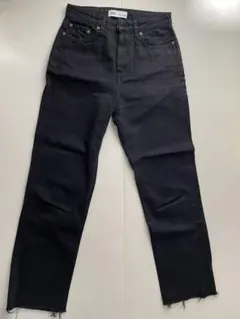 【ZARA】ブラックストレートデニム 裾カットデザイン
