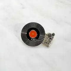 【ピンバッジ】レコードプレーヤー ＊ DJのサムネイル