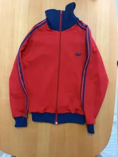adidas デサント製 トラックジャケット レッド×ブルーのサムネイル