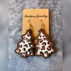 木製クリスマスツリー型ピアス　可愛い　お洒落　レオパード柄　カジュアル　新品