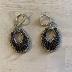 オーバル型ワイヤーイヤリング ゴールドブラウン