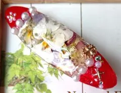 ハンドメイド　レジン　ビオラ　金色の蝶　赤　ヘアクリップ　ルージュレッド　デコ